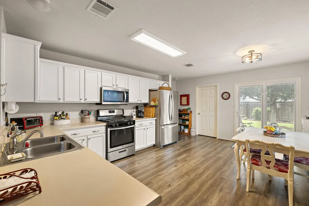 1113 Burgess Drive Leander TX 78641