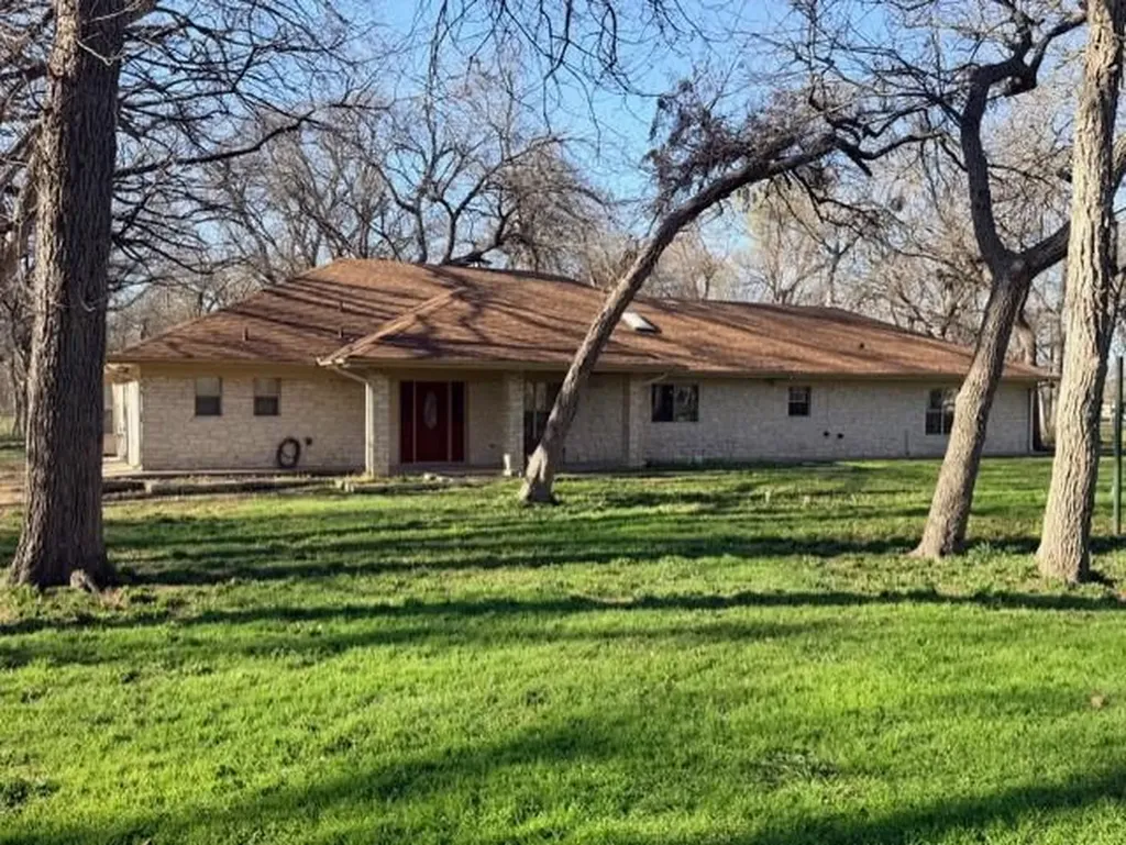 75 County Road 129 Taylor TX 76574