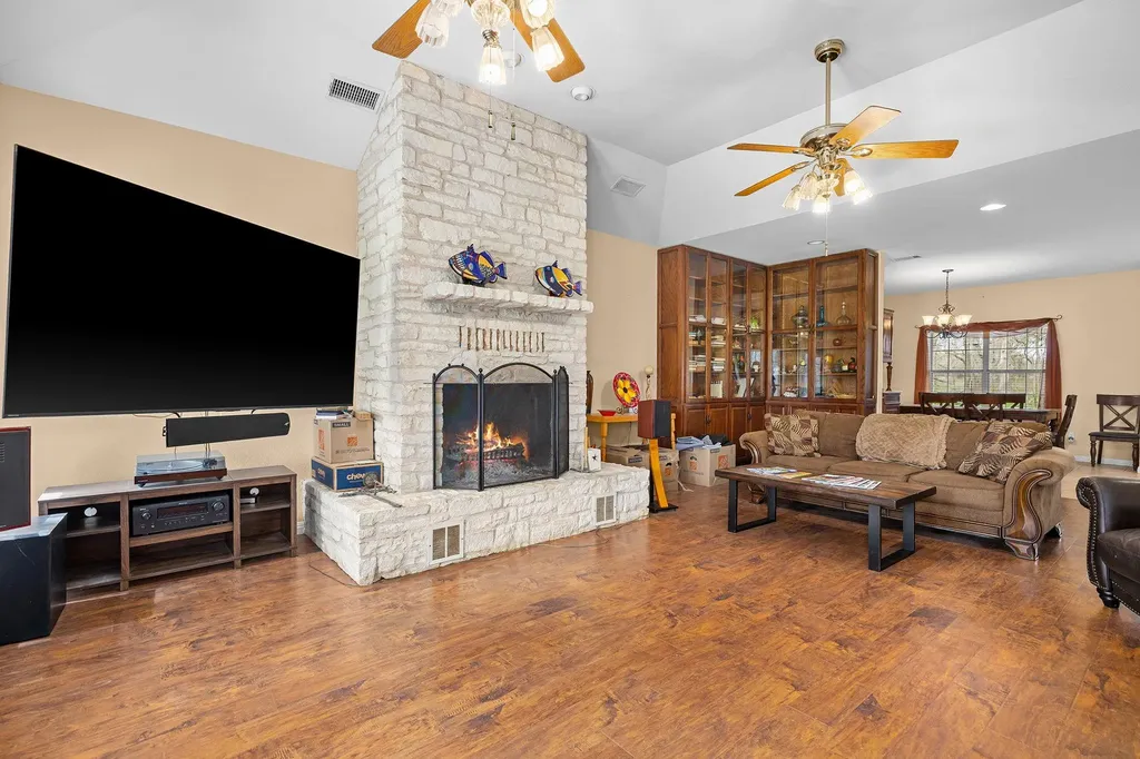 75 County Road 129 Taylor TX 76574