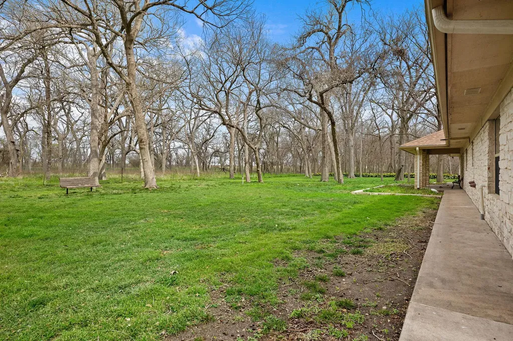 75 County Road 129 Taylor TX 76574