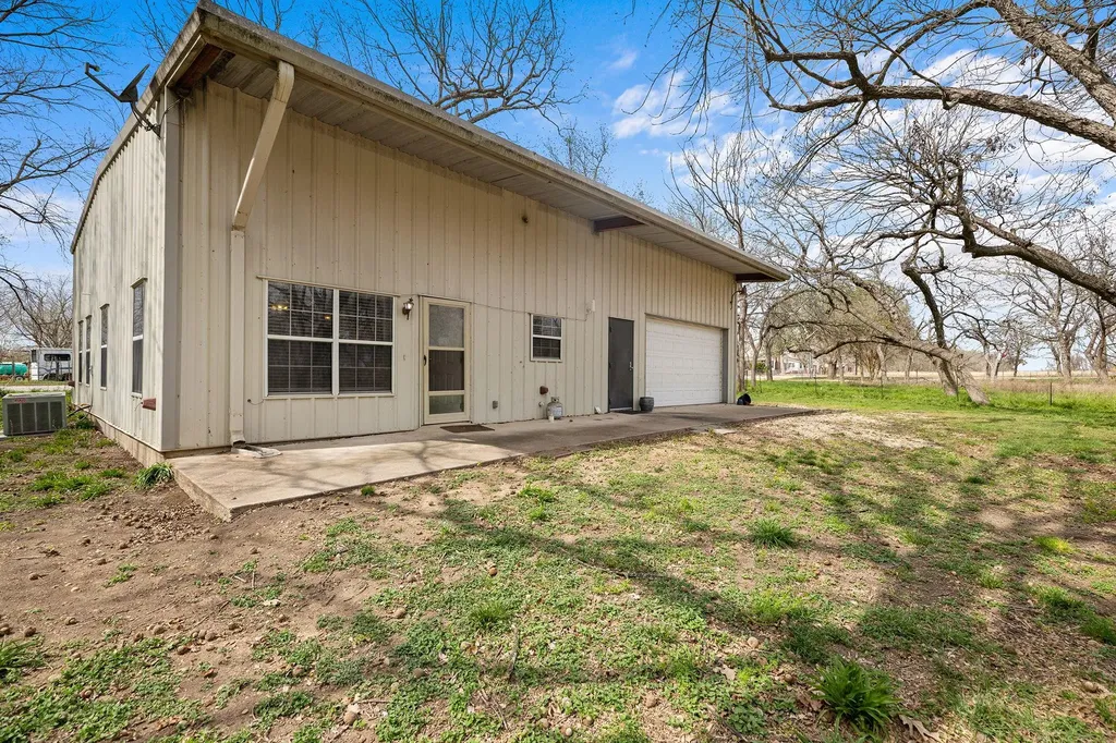 75 County Road 129 Taylor TX 76574