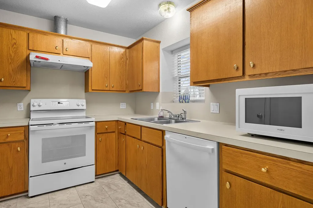 75 County Road 129 Taylor TX 76574