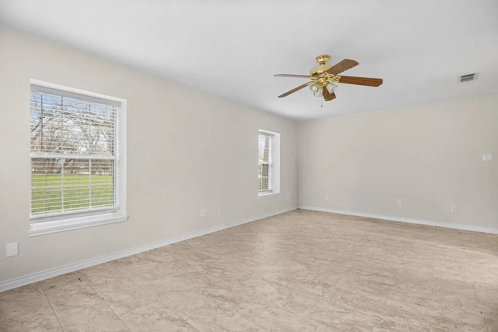 75 County Road 129 Taylor TX 76574