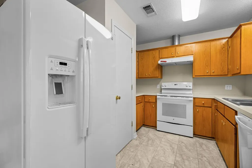 75 County Road 129 Taylor TX 76574