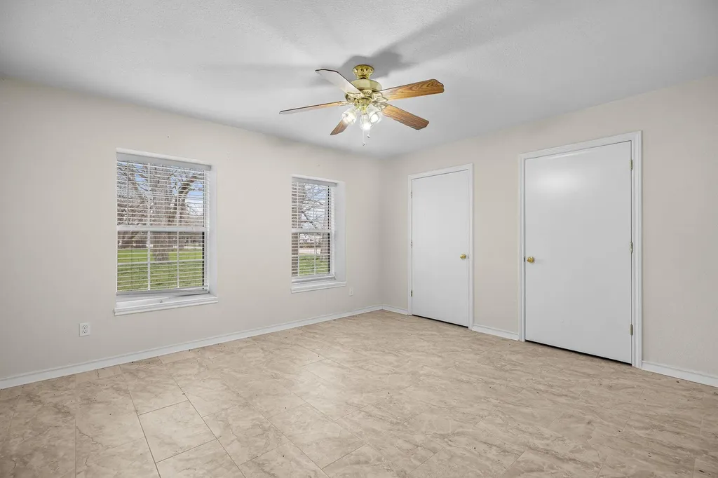 75 County Road 129 Taylor TX 76574