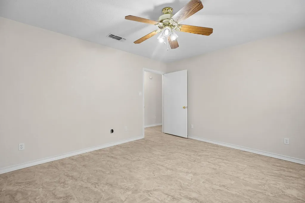 75 County Road 129 Taylor TX 76574