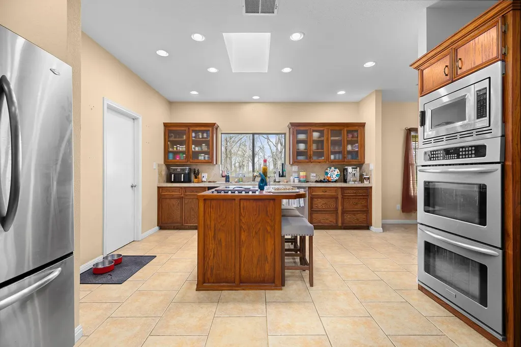 75 County Road 129 Taylor TX 76574