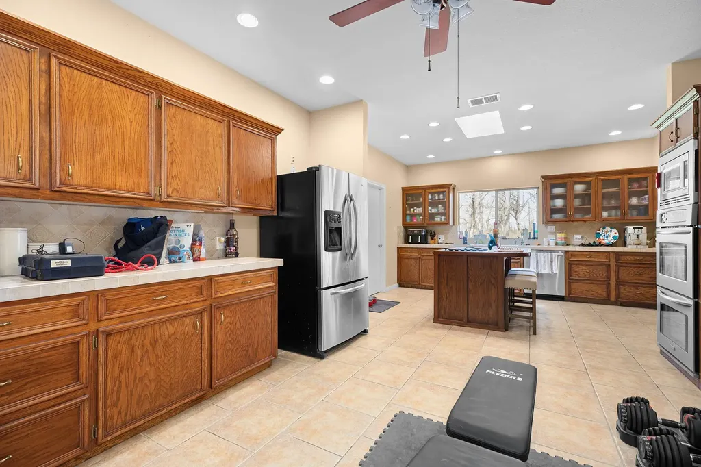 75 County Road 129 Taylor TX 76574