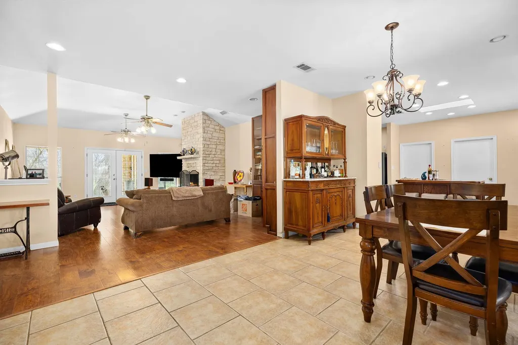75 County Road 129 Taylor TX 76574