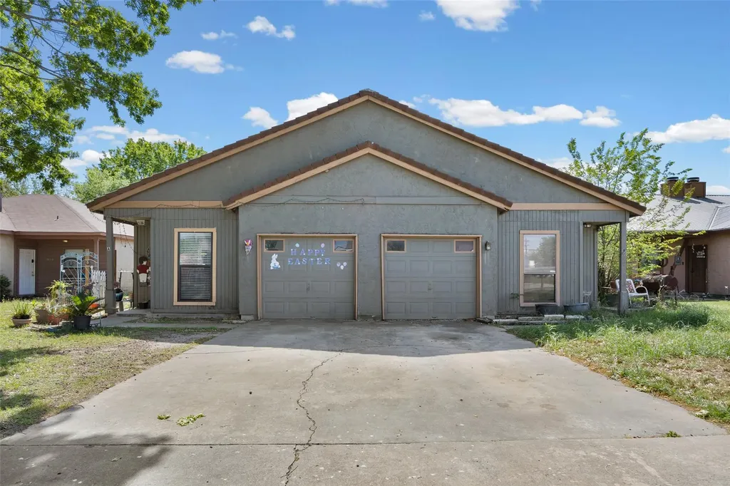 911 Crockett Street Lockhart TX 78644