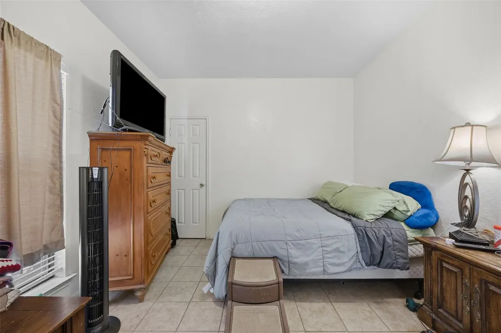 911 Crockett Street Lockhart TX 78644