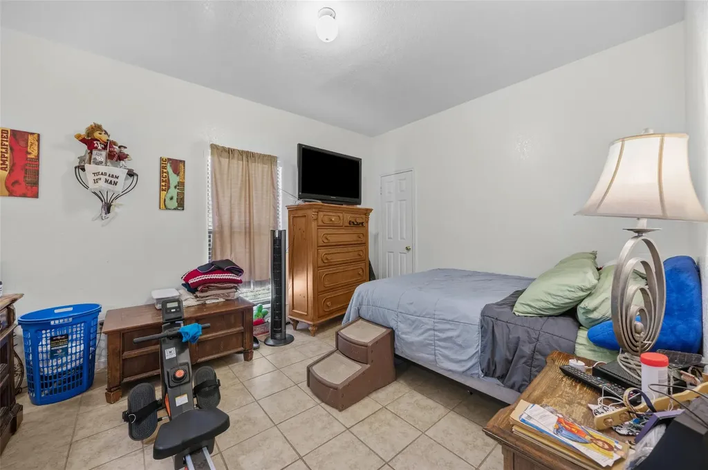911 Crockett Street Lockhart TX 78644
