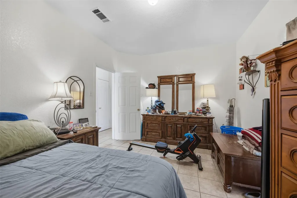 911 Crockett Street Lockhart TX 78644