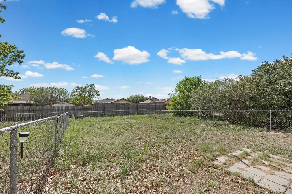 911 Crockett Street Lockhart TX 78644