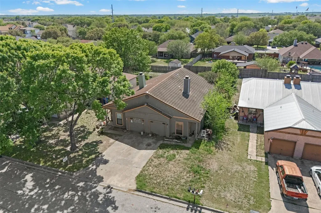 911 Crockett Street Lockhart TX 78644