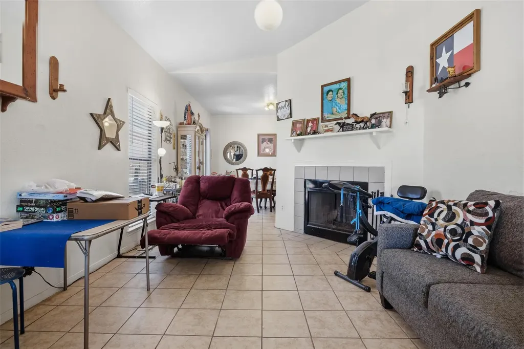 911 Crockett Street Lockhart TX 78644