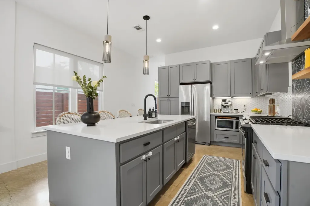 4609 Sara Drive Austin TX 78721
