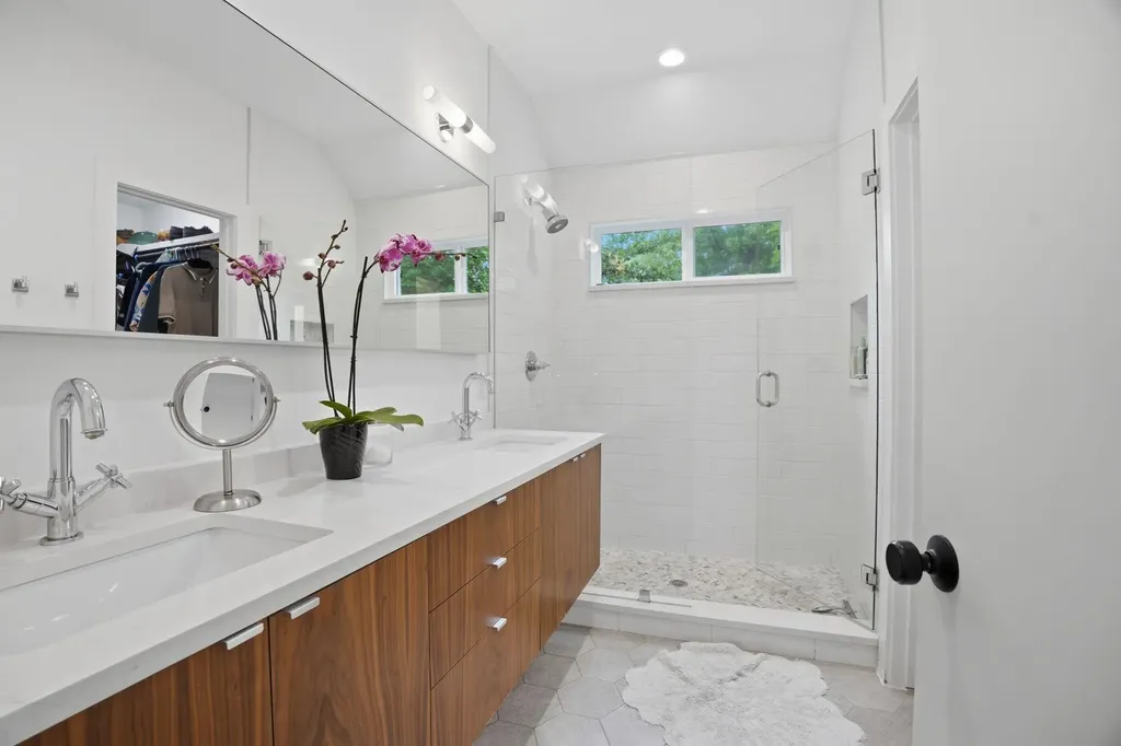 4609 Sara Drive Austin TX 78721