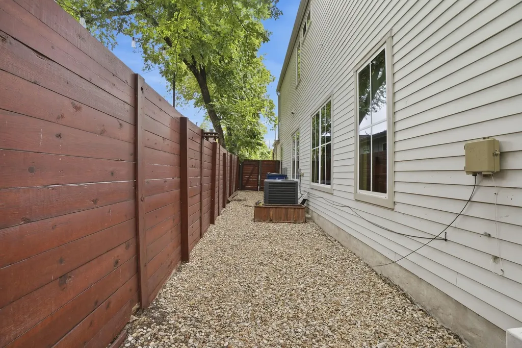 4609 Sara Drive Austin TX 78721