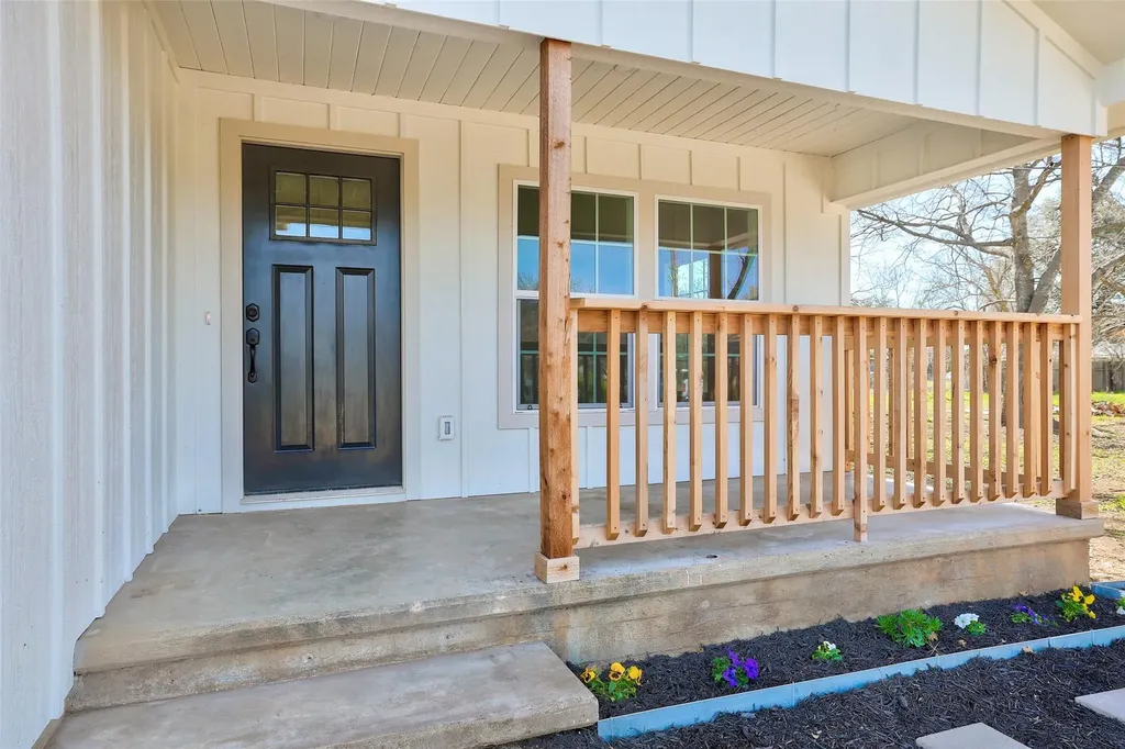 107 Russell Street Liberty Hill TX 78642
