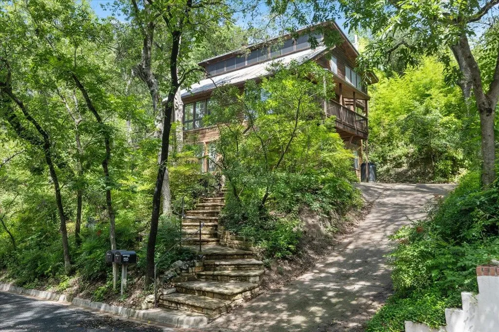 1313 Alameda Drive Austin TX 78704