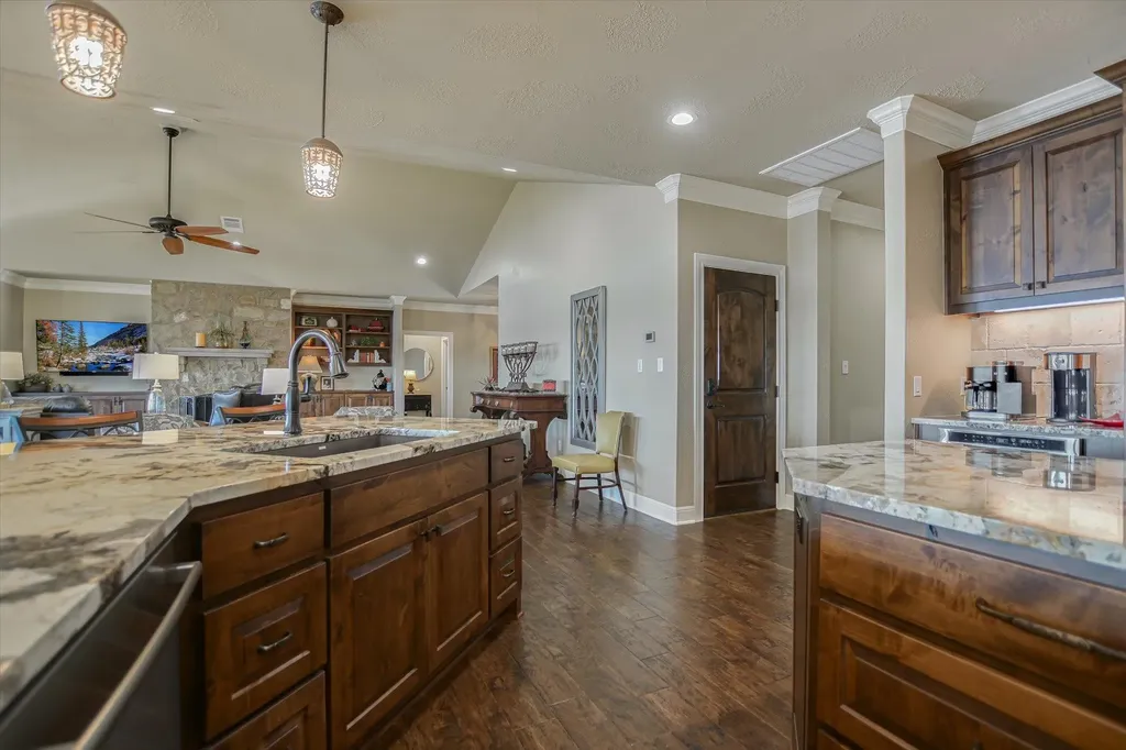 360 Campa Pajama Lane Kingsland TX 78639
