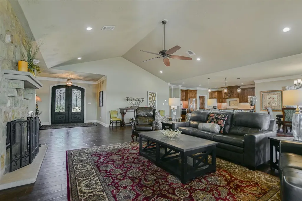 360 Campa Pajama Lane Kingsland TX 78639