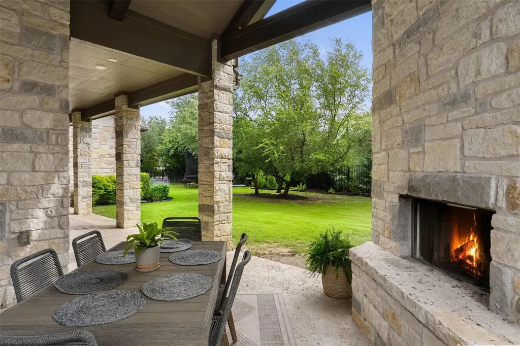 404 Woodside Terrace Austin TX 78738