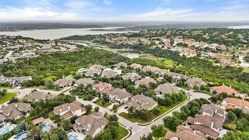 404 Woodside Terrace Austin TX 78738