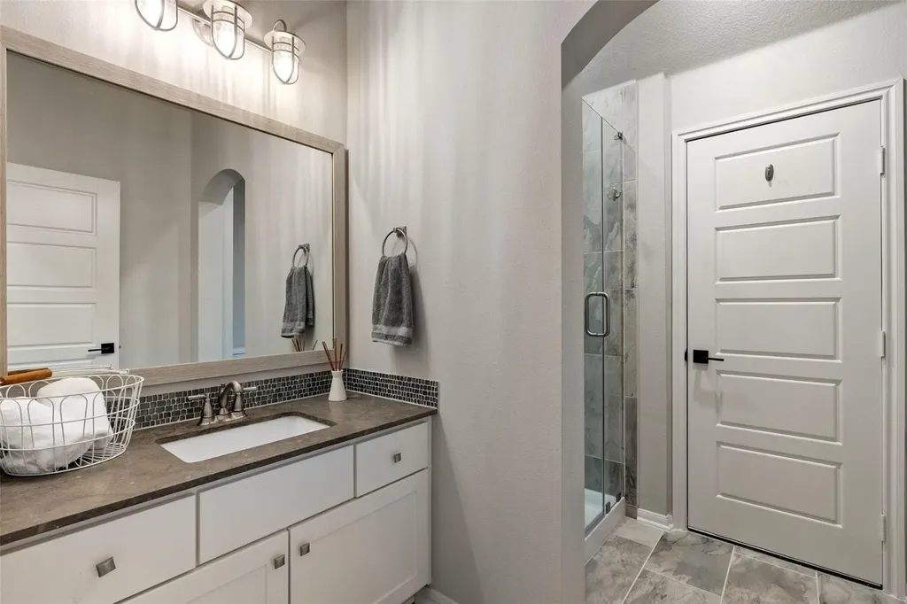404 Woodside Terrace Austin TX 78738