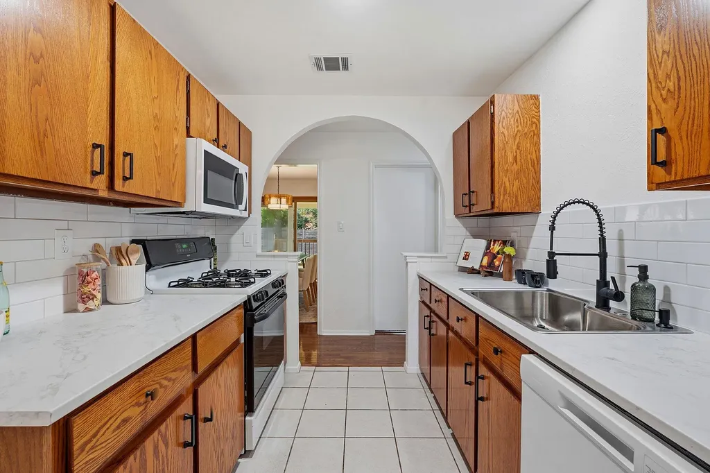 2702 Calabash Cove Austin TX 78745