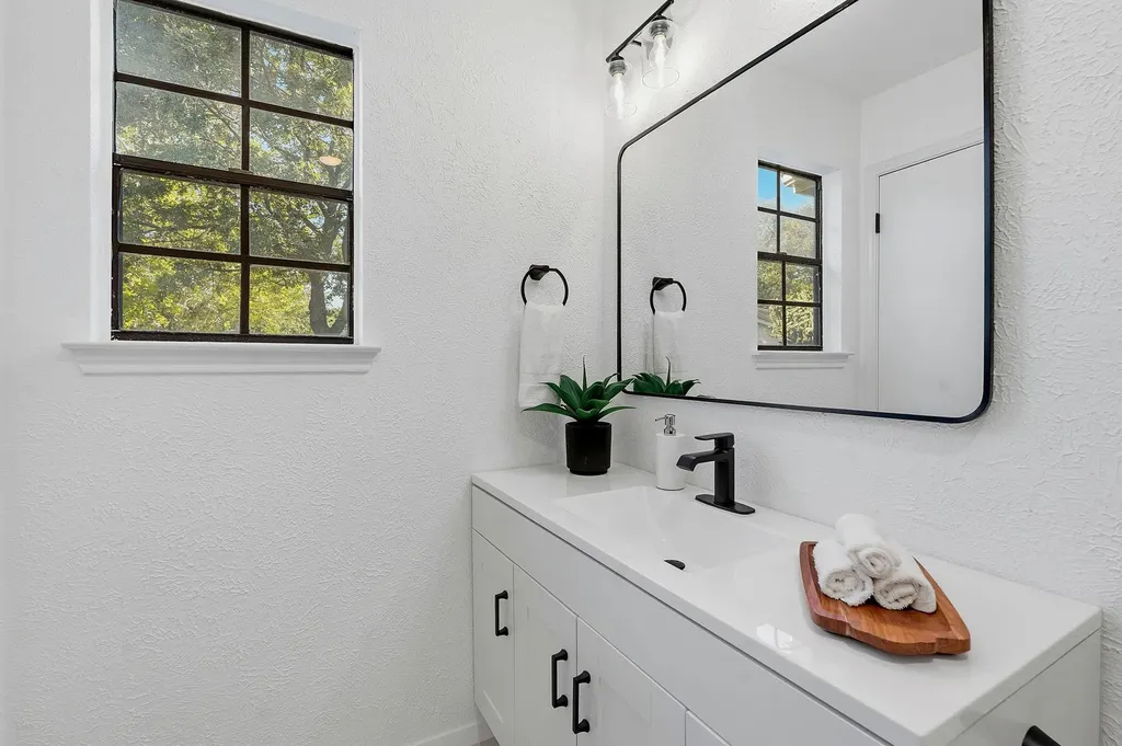 2702 Calabash Cove Austin TX 78745