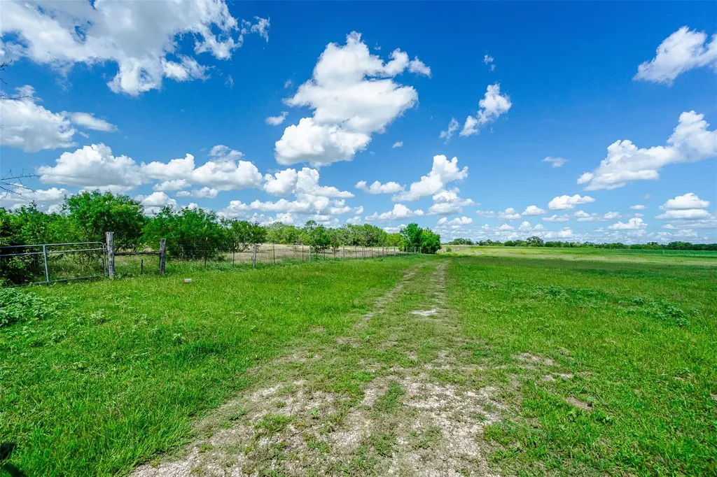 3109 Tenney Creek Road Luling TX 78648