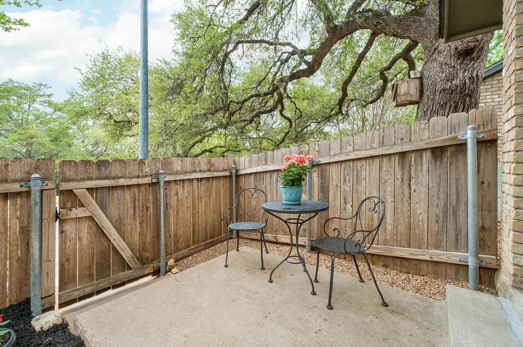 1015 E Yager Lane Austin TX 78753