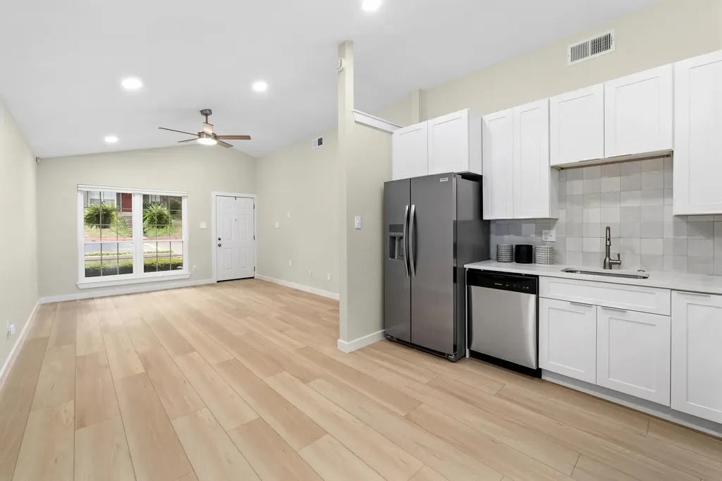 1015 E Yager Lane Austin TX 78753