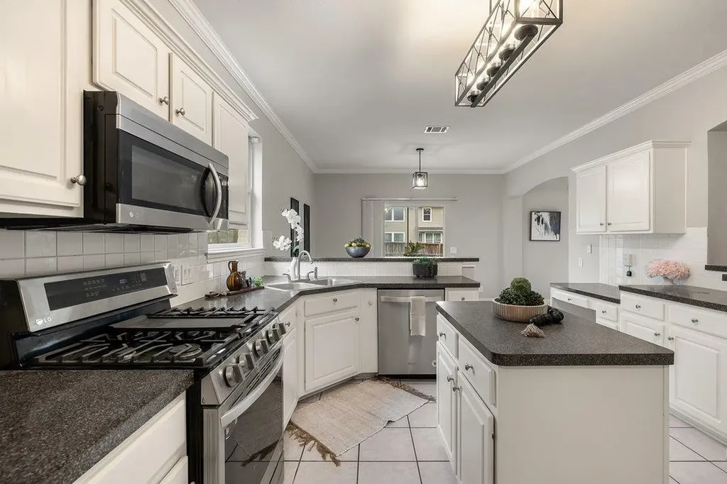 208 Settlers Valley Drive Pflugerville TX 78660