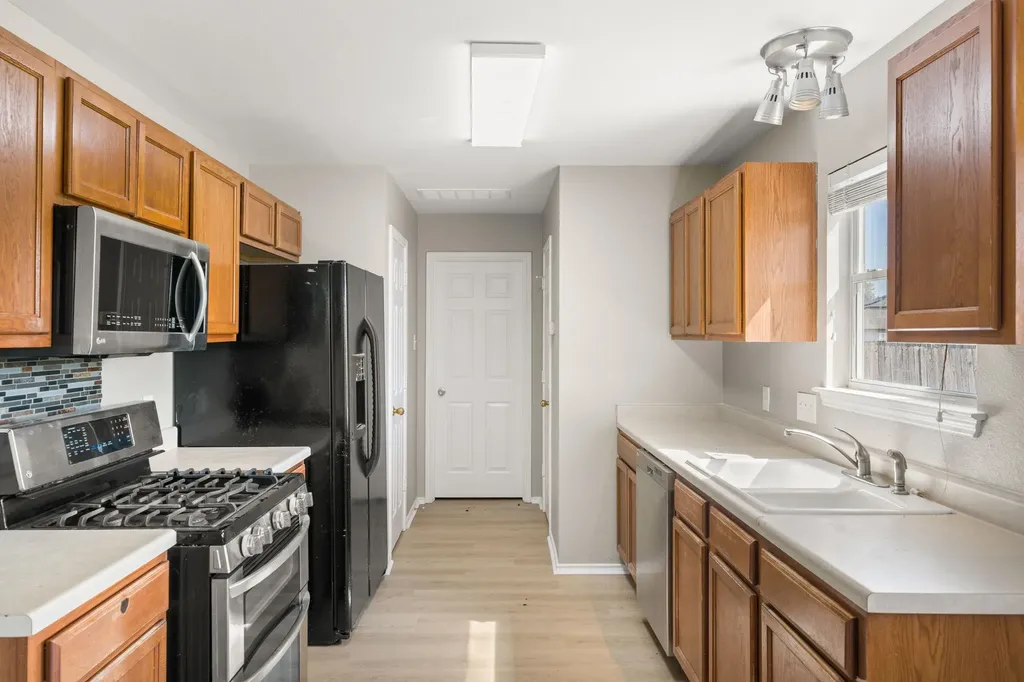 2700 Breezy Point Cove Round Rock TX 78665
