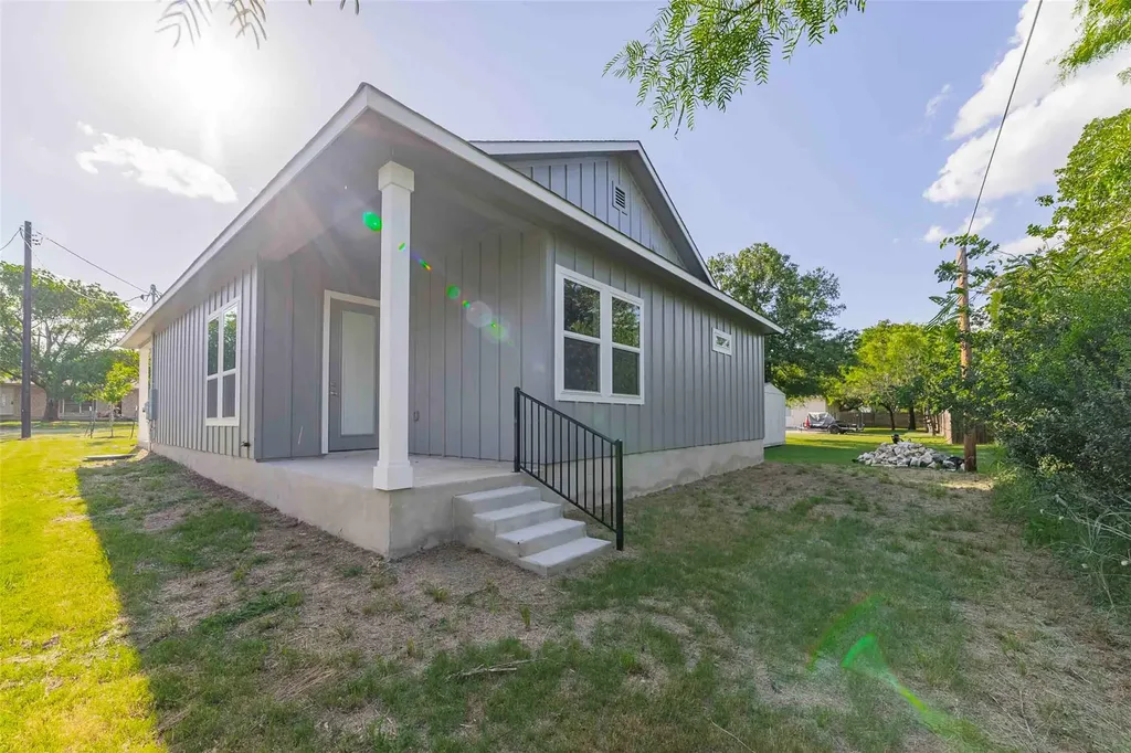 627 Birch Lane Cottonwood Shores TX 78657