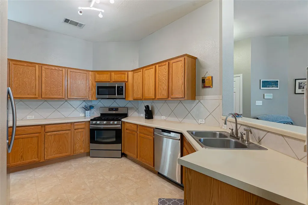 1408 Ridgewood Drive Leander TX 78641