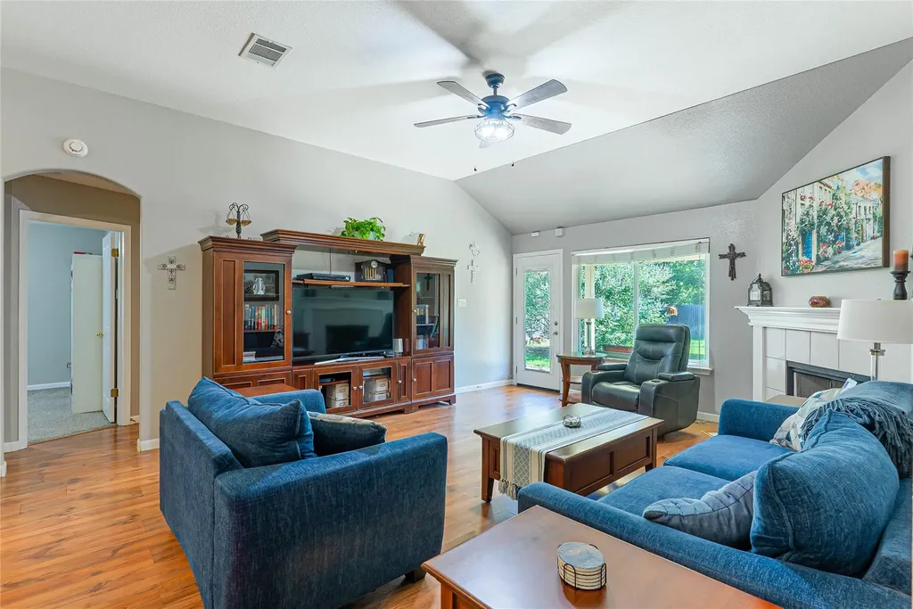 1408 Ridgewood Drive Leander TX 78641
