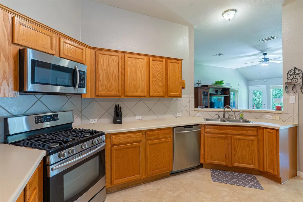 1408 Ridgewood Drive Leander TX 78641