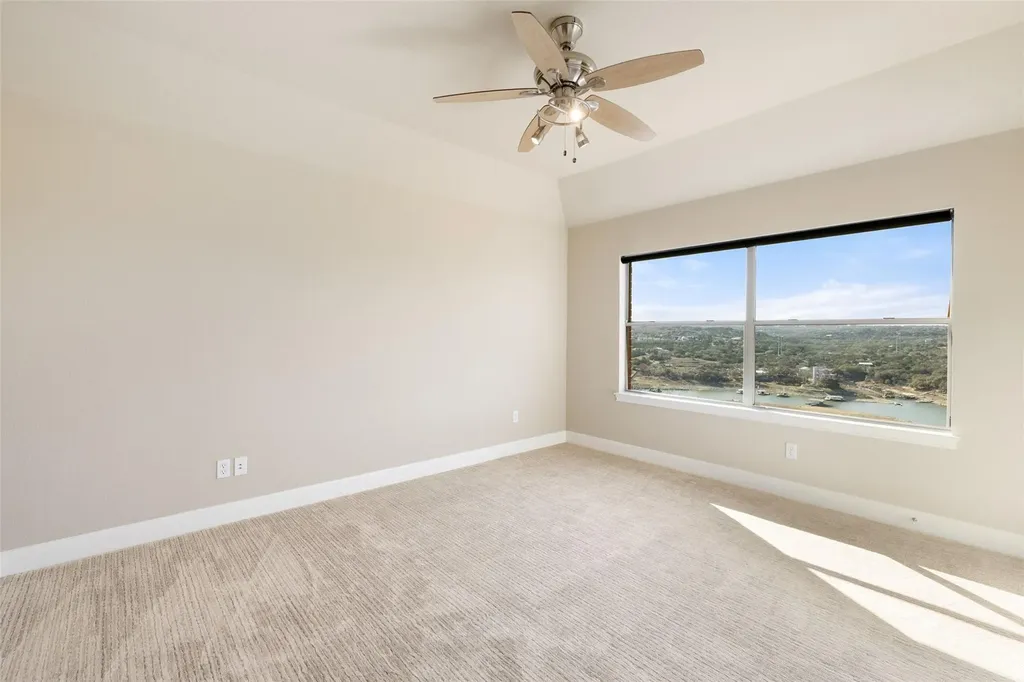 2702 Lakehurst Road Spicewood TX 78669