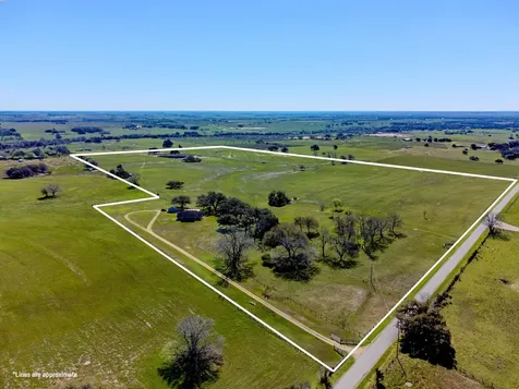 1797 County Road 261 Moulton TX 77975