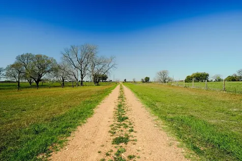 1797 County Road 261 Moulton TX 77975
