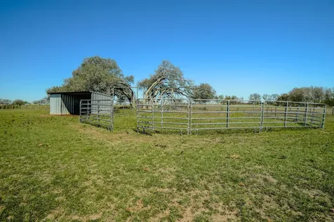 1797 County Road 261 Moulton TX 77975