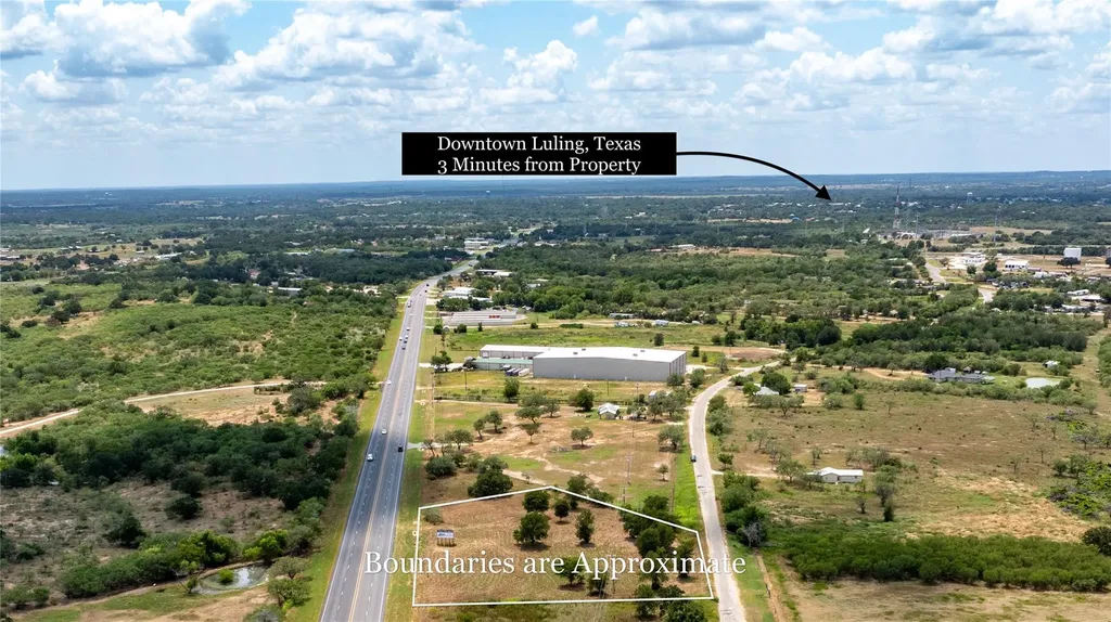 2063 N Magnolia Avenue Luling TX 78648
