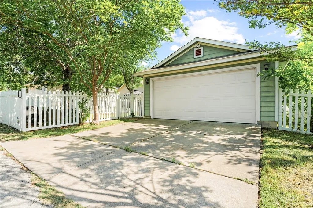 4456 Mather Kyle TX 78640