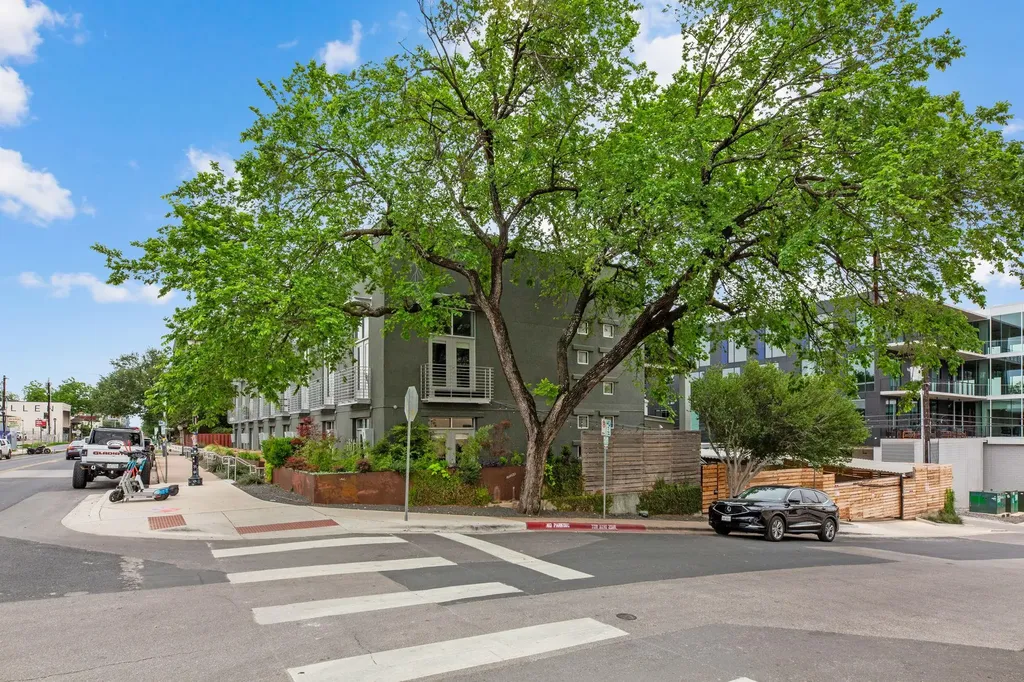 1305 E 6th Street Austin TX 78702