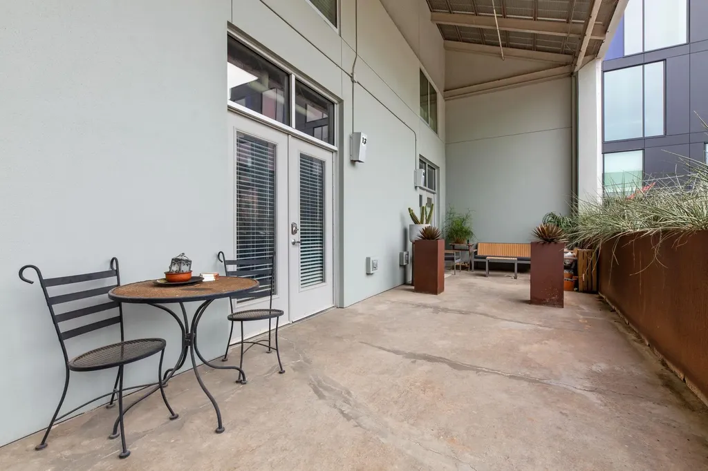 1305 E 6th Street Austin TX 78702
