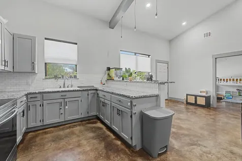 16588 N Us Highway 281 Highway Lampasas TX 76550